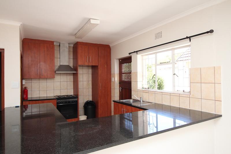 To Let 3 Bedroom Property for Rent in Meadowridge Western Cape